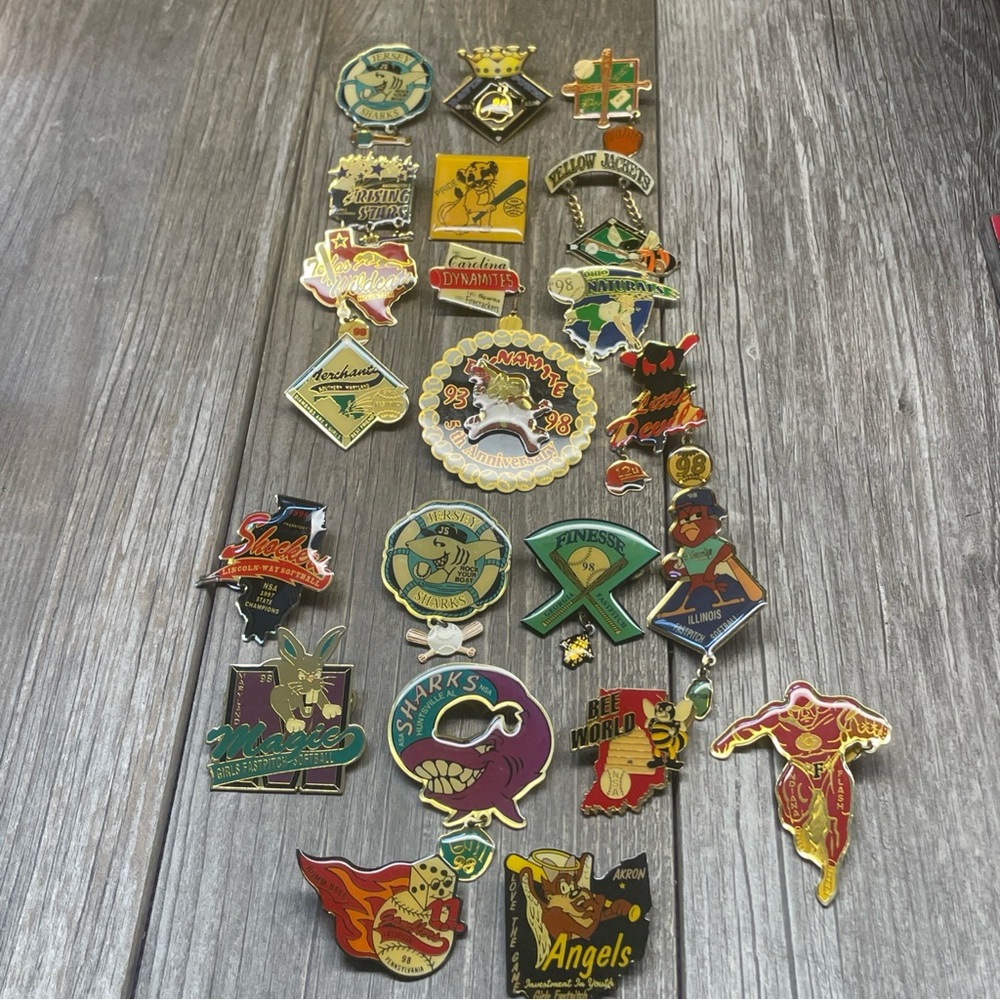 22 LOT of GIRLS Fast Pitch SOFTBALL LAPEL PINS (Team, States, Tournaments)